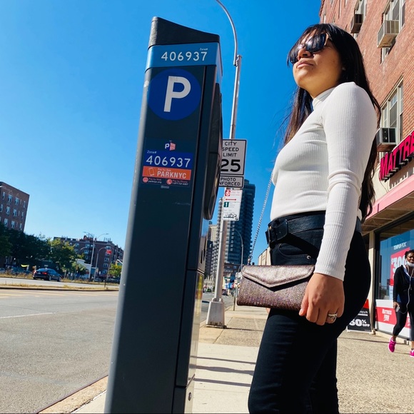 LEATHER CROSSBODY WALLET - Picture 5 of 9